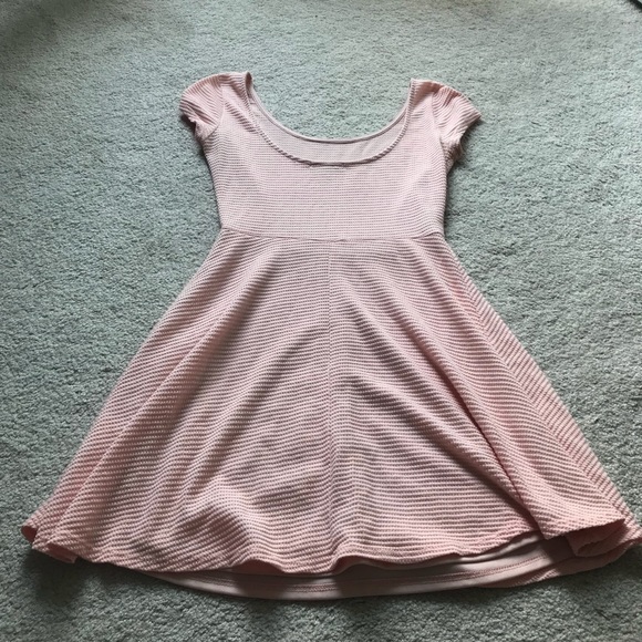 Short sleeve textured dress - Picture 2 of 5